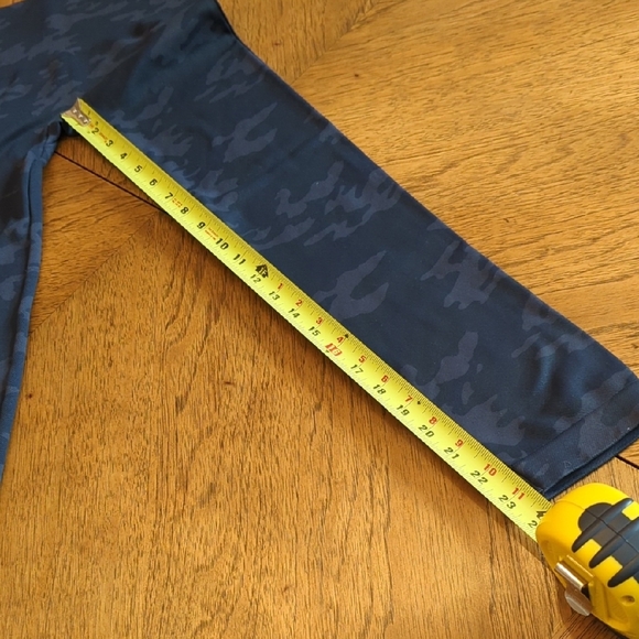 Spanx Look At Me Now Camouflage Seamless Leggings - Picture 6 of 7